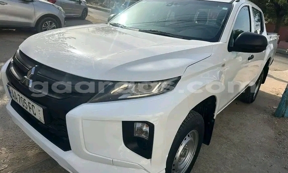 Dieundeu Occasion Mitsubishi L200 White Auto in Dakar in Dakar Dieundeu Occasion Mitsubishi L200 White Auto in Dakar in Dakar