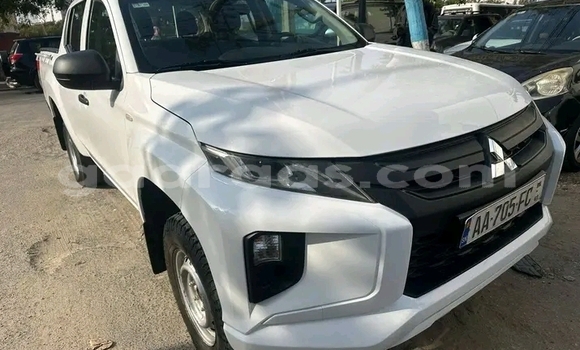 Dieundeu Occasion Mitsubishi L200 White Auto in Dakar in Dakar Dieundeu Occasion Mitsubishi L200 White Auto in Dakar in Dakar