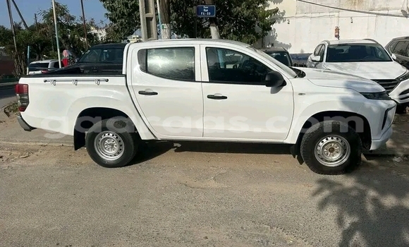 Dieundeu Occasion Mitsubishi L200 White Auto in Dakar in Dakar Dieundeu Occasion Mitsubishi L200 White Auto in Dakar in Dakar