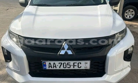 Dieundeu Occasion Mitsubishi L200 White Auto in Dakar in Dakar Dieundeu Occasion Mitsubishi L200 White Auto in Dakar in Dakar