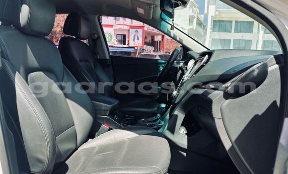 Acheter Import Voiture Hyundai Santa Fe Blanc à Dakar, Dakar Acheter Import Voiture Hyundai Santa Fe Blanc à Dakar, Dakar