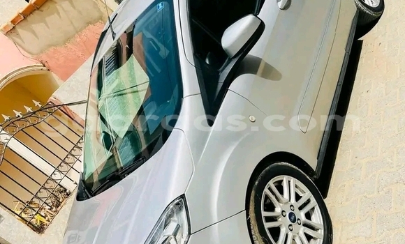 Acheter Occasion Voiture Ford Tourneo Connect Blanc à Dakar, Dakar Acheter Occasion Voiture Ford Tourneo Connect Blanc à Dakar, Dakar