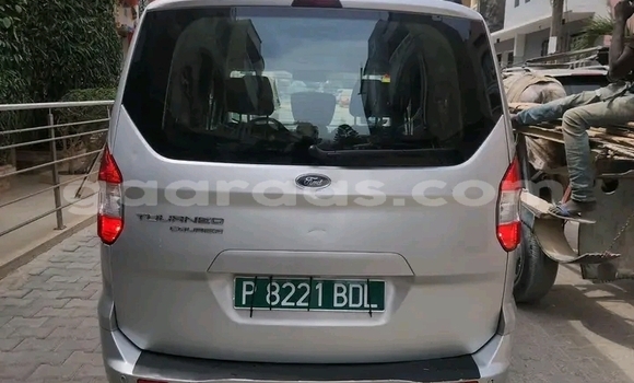 Acheter Occasion Voiture Ford Tourneo Connect Blanc à Dakar, Dakar Acheter Occasion Voiture Ford Tourneo Connect Blanc à Dakar, Dakar