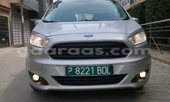 Acheter Occasion Voiture Ford Tourneo Connect Blanc à Dakar, Dakar Acheter Occasion Voiture Ford Tourneo Connect Blanc à Dakar, Dakar