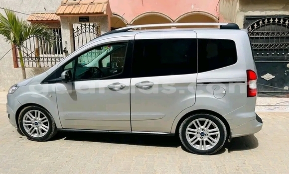 Acheter Occasion Voiture Ford Tourneo Connect Blanc à Dakar, Dakar Acheter Occasion Voiture Ford Tourneo Connect Blanc à Dakar, Dakar