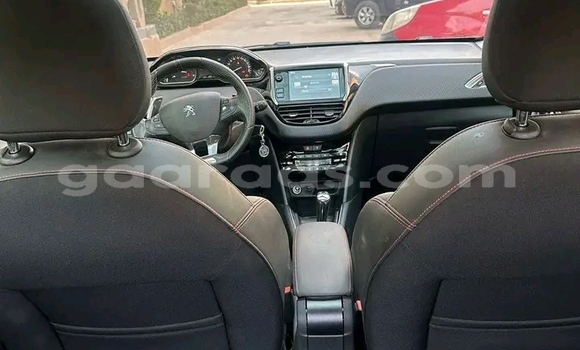 Acheter Occasion Voiture Peugeot 208 Blanc à Dakar, Dakar Acheter Occasion Voiture Peugeot 208 Blanc à Dakar, Dakar
