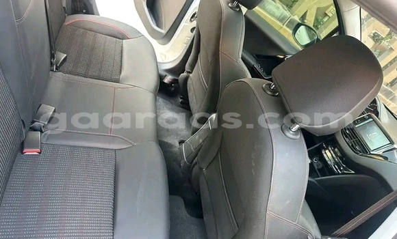 Acheter Occasion Voiture Peugeot 208 Blanc à Dakar, Dakar Acheter Occasion Voiture Peugeot 208 Blanc à Dakar, Dakar