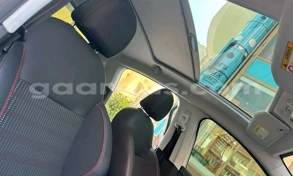 Acheter Occasion Voiture Peugeot 208 Blanc à Dakar, Dakar Acheter Occasion Voiture Peugeot 208 Blanc à Dakar, Dakar