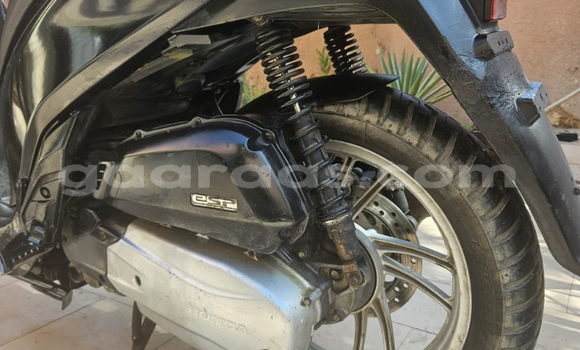 Acheter Occasion Moto Honda Scooters Noir à Dakar, Dakar Acheter Occasion Moto Honda Scooters Noir à Dakar, Dakar