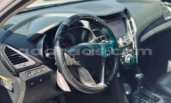 Buy Used Hyundai Santa Fe White Car in Dakar in Dakar Buy Used Hyundai Santa Fe White Car in Dakar in Dakar