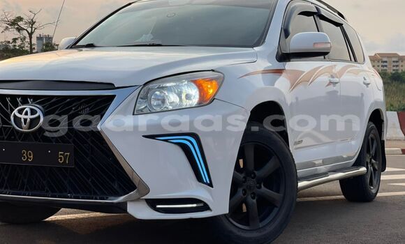 Dieundeu Occasion Toyota Rav 4 White Auto in Dakar in Dakar Dieundeu Occasion Toyota Rav 4 White Auto in Dakar in Dakar