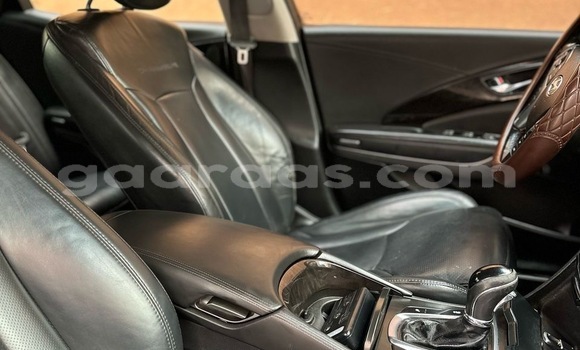 Buy Used Hyundai Grandeur Blanc Car in Dakar in Dakar Buy Used Hyundai Grandeur Blanc Car in Dakar in Dakar