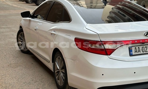 Buy Used Hyundai Grandeur Blanc Car in Dakar in Dakar Buy Used Hyundai Grandeur Blanc Car in Dakar in Dakar