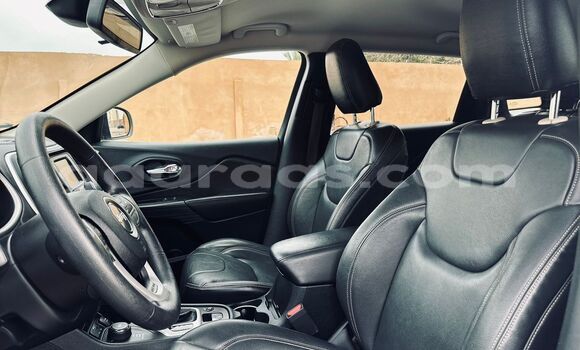 Buy Import Jeep Cherokee White Car in Dakar in Dakar Buy Import Jeep Cherokee White Car in Dakar in Dakar