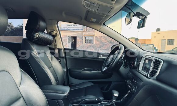 Buy Import Kia Sportage White Car in Dakar in Dakar Buy Import Kia Sportage White Car in Dakar in Dakar