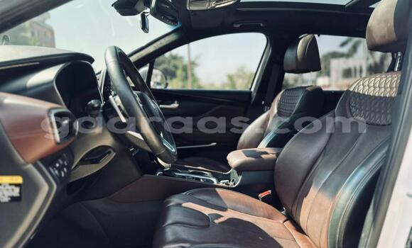 Buy Import Hyundai Santa Fe White Car in Dakar in Dakar Buy Import Hyundai Santa Fe White Car in Dakar in Dakar