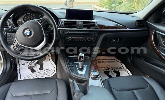 Dieundeu Occasion BMW 3–Series White Auto in Dakar in Dakar Dieundeu Occasion BMW 3–Series White Auto in Dakar in Dakar
