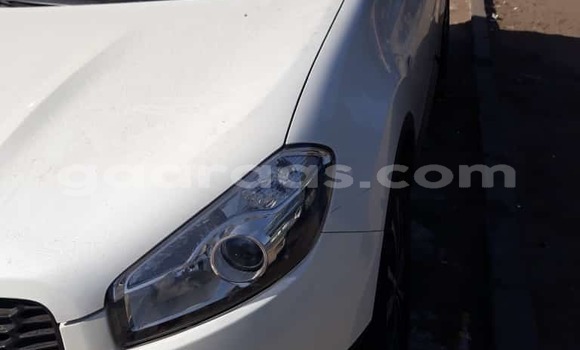 Buy Used Nissan Qashqai+2 White Car in Dakar in Dakar Buy Used Nissan Qashqai+2 White Car in Dakar in Dakar