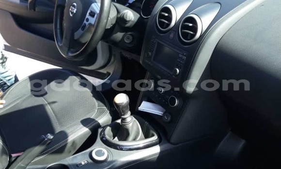 Buy Used Nissan Qashqai+2 White Car in Dakar in Dakar Buy Used Nissan Qashqai+2 White Car in Dakar in Dakar