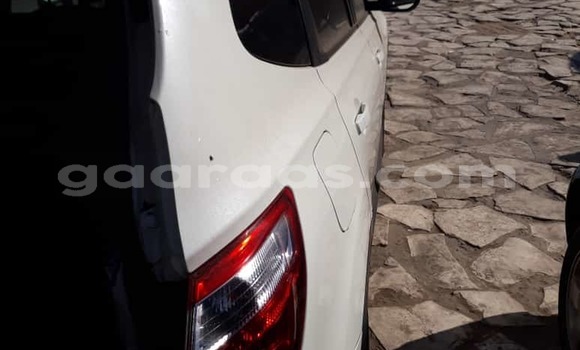 Buy Used Nissan Qashqai+2 White Car in Dakar in Dakar Buy Used Nissan Qashqai+2 White Car in Dakar in Dakar