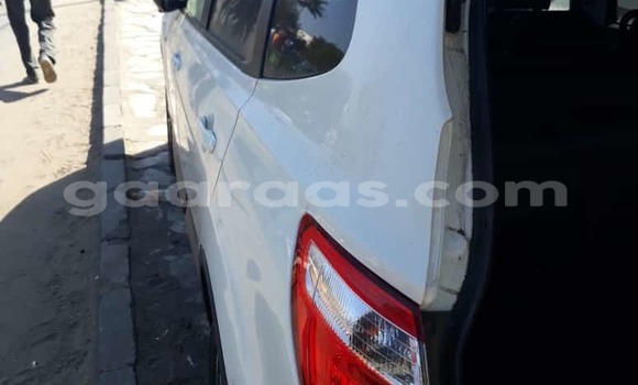 Buy Used Nissan Qashqai+2 White Car in Dakar in Dakar Buy Used Nissan Qashqai+2 White Car in Dakar in Dakar