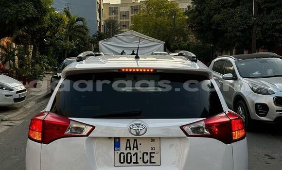 Dieundeu Occasion Toyota RAV4 White Auto in Dakar in Dakar Dieundeu Occasion Toyota RAV4 White Auto in Dakar in Dakar