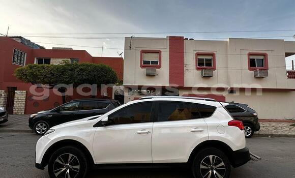Dieundeu Occasion Toyota RAV4 White Auto in Dakar in Dakar Dieundeu Occasion Toyota RAV4 White Auto in Dakar in Dakar