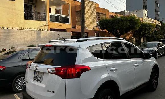 Dieundeu Occasion Toyota RAV4 White Auto in Dakar in Dakar Dieundeu Occasion Toyota RAV4 White Auto in Dakar in Dakar