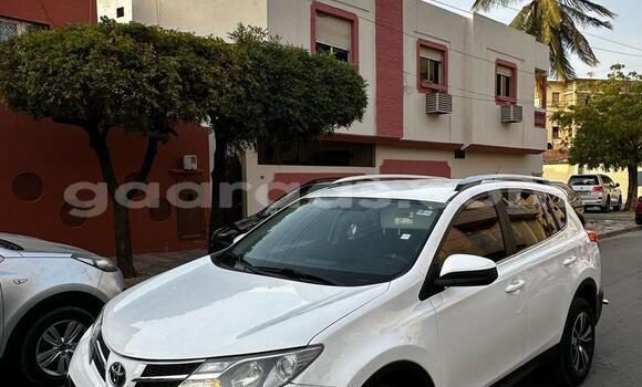 Dieundeu Occasion Toyota RAV4 White Auto in Dakar in Dakar Dieundeu Occasion Toyota RAV4 White Auto in Dakar in Dakar