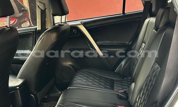 Dieundeu Occasion Toyota RAV4 White Auto in Dakar in Dakar Dieundeu Occasion Toyota RAV4 White Auto in Dakar in Dakar