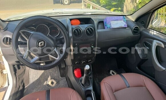 Dieundeu Occasion Dacia Duster Blanc Auto in Dakar in Dakar Dieundeu Occasion Dacia Duster Blanc Auto in Dakar in Dakar