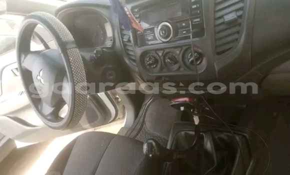 Dieundeu Occasion Mitsubishi L200 White Auto in Dakar in Dakar Dieundeu Occasion Mitsubishi L200 White Auto in Dakar in Dakar
