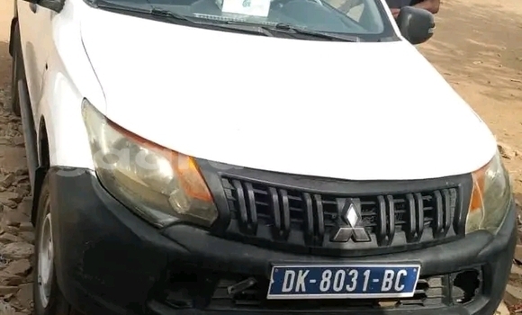 Dieundeu Occasion Mitsubishi L200 White Auto in Dakar in Dakar Dieundeu Occasion Mitsubishi L200 White Auto in Dakar in Dakar