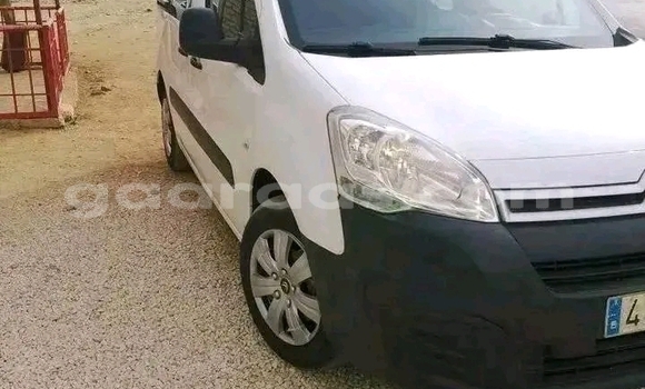 Buy Used Citroen Berlingo White Car in Dakar in Dakar Buy Used Citroen Berlingo White Car in Dakar in Dakar
