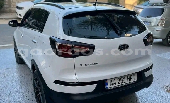 Dieundeu Occasion Kia Sportage White Auto in Dakar in Dakar Dieundeu Occasion Kia Sportage White Auto in Dakar in Dakar