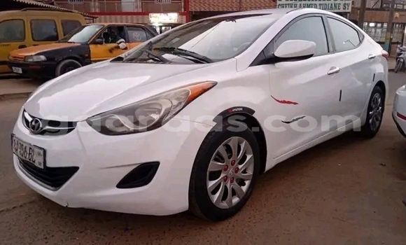 Buy Used Hyundai Elantra White Car in Dakar in Dakar