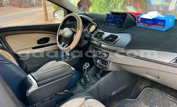 Dieundeu Occasion Renault Megane White Auto in Dakar in Dakar Dieundeu Occasion Renault Megane White Auto in Dakar in Dakar