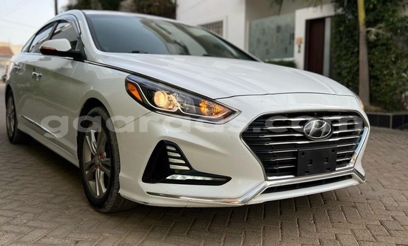 Dieundeu Occasion Hyundai Sonata White Auto in Dakar in Dakar Dieundeu Occasion Hyundai Sonata White Auto in Dakar in Dakar