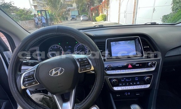 Dieundeu Occasion Hyundai Sonata White Auto in Dakar in Dakar Dieundeu Occasion Hyundai Sonata White Auto in Dakar in Dakar