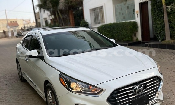 Dieundeu Occasion Hyundai Sonata White Auto in Dakar in Dakar Dieundeu Occasion Hyundai Sonata White Auto in Dakar in Dakar