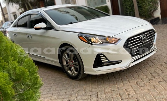 Dieundeu Occasion Hyundai Sonata White Auto in Dakar in Dakar Dieundeu Occasion Hyundai Sonata White Auto in Dakar in Dakar