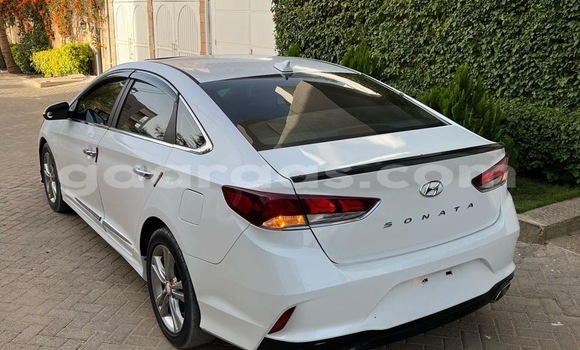 Dieundeu Occasion Hyundai Sonata White Auto in Dakar in Dakar Dieundeu Occasion Hyundai Sonata White Auto in Dakar in Dakar