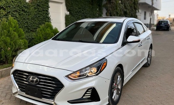 Dieundeu Occasion Hyundai Sonata White Auto in Dakar in Dakar Dieundeu Occasion Hyundai Sonata White Auto in Dakar in Dakar