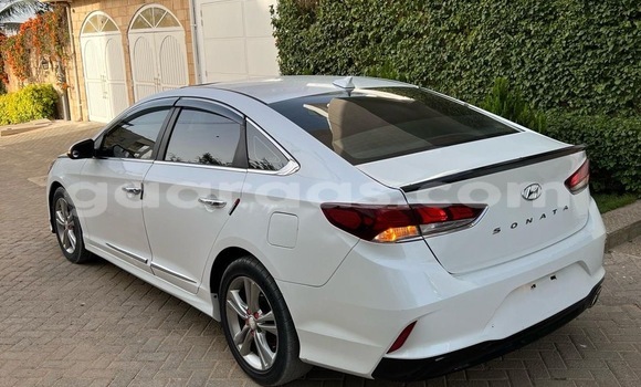 Dieundeu Occasion Hyundai Sonata White Auto in Dakar in Dakar Dieundeu Occasion Hyundai Sonata White Auto in Dakar in Dakar