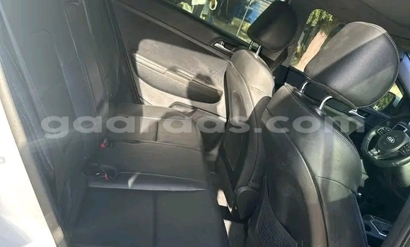 Dieundeu Occasion Kia Sportage White Auto in Dakar in Dakar Dieundeu Occasion Kia Sportage White Auto in Dakar in Dakar