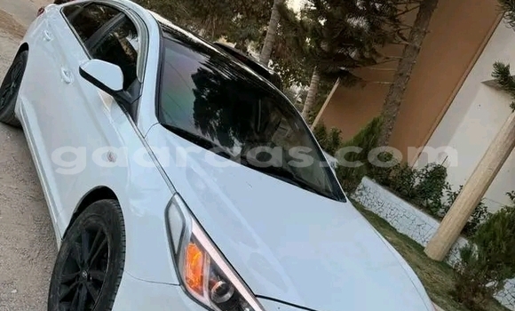 Dieundeu Occasion Hyundai Sonata White Auto in Dakar in Dakar Dieundeu Occasion Hyundai Sonata White Auto in Dakar in Dakar