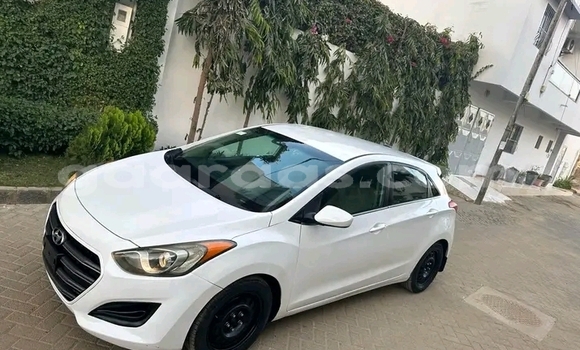 Dieundeu Occasion Hyundai Elantra White Auto in Dakar in Dakar