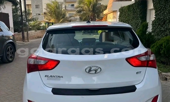 Acheter Occasion Voiture Hyundai Elantra Blanc à Dakar, Dakar Acheter Occasion Voiture Hyundai Elantra Blanc à Dakar, Dakar