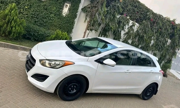 Acheter Occasion Voiture Hyundai Elantra Blanc à Dakar, Dakar Acheter Occasion Voiture Hyundai Elantra Blanc à Dakar, Dakar