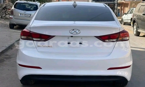 Dieundeu Occasion Hyundai Elantra White Auto in Dakar in Dakar Dieundeu Occasion Hyundai Elantra White Auto in Dakar in Dakar